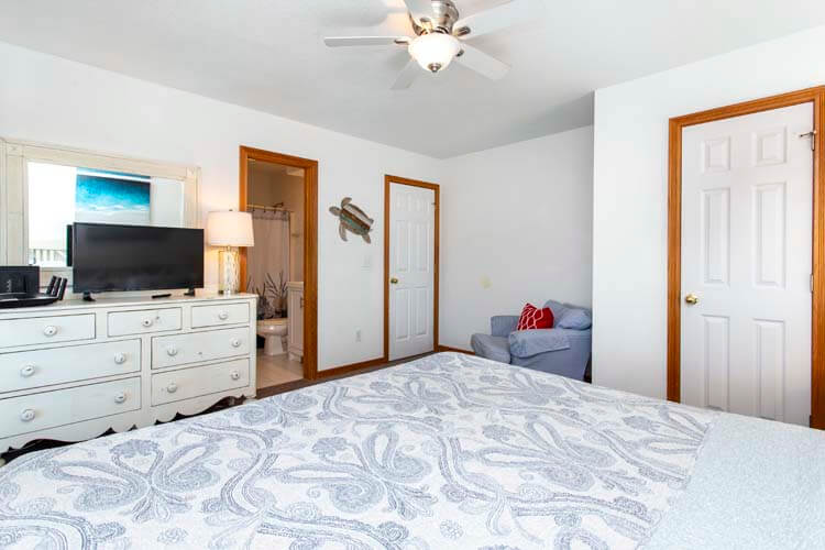 1st Floor King with Private Bath