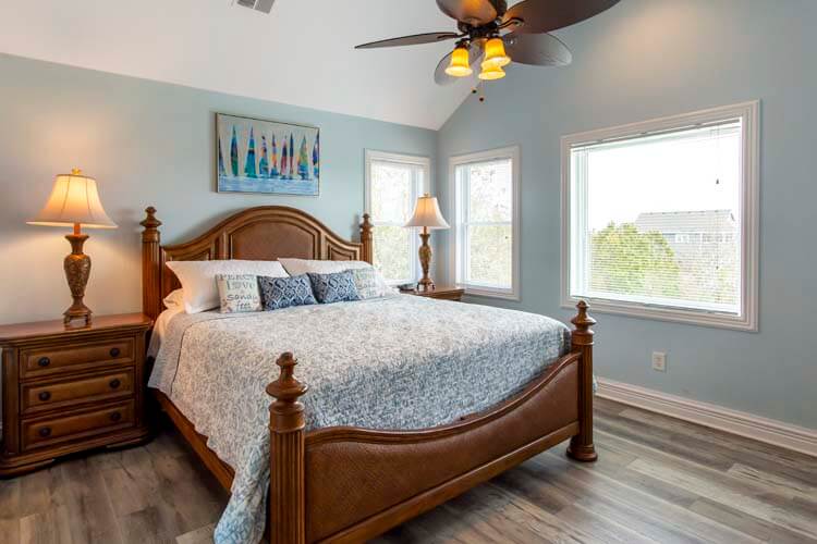 2nd Floor King with Private Bath