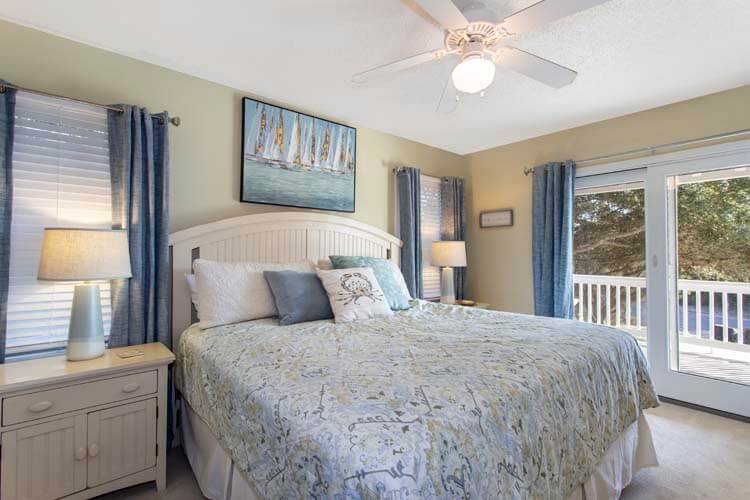 1st Floor King with Private Bath