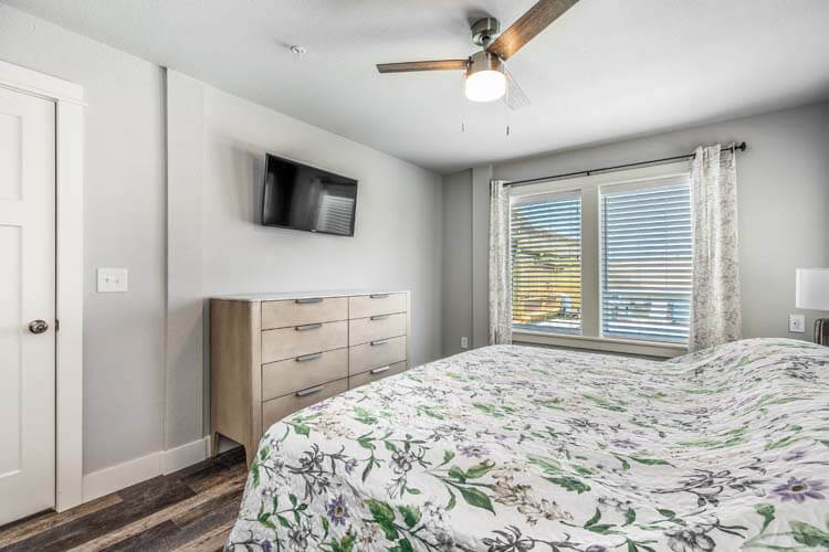 Ground Floor King with Private Bath