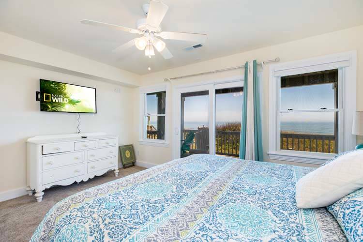 1st Floor King with Private Bath