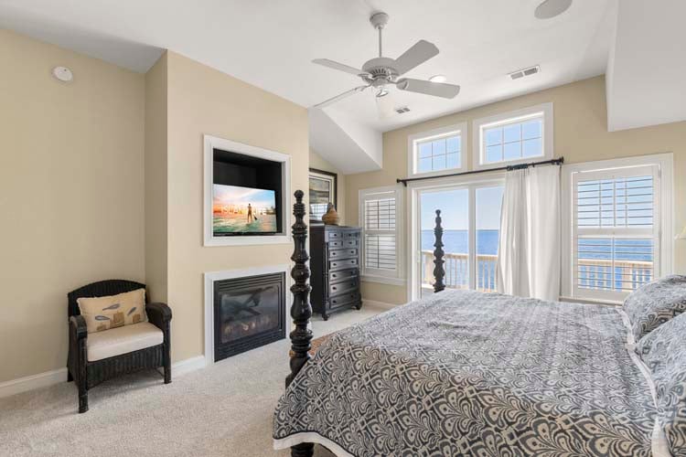 2nd Floor King with Private Bath