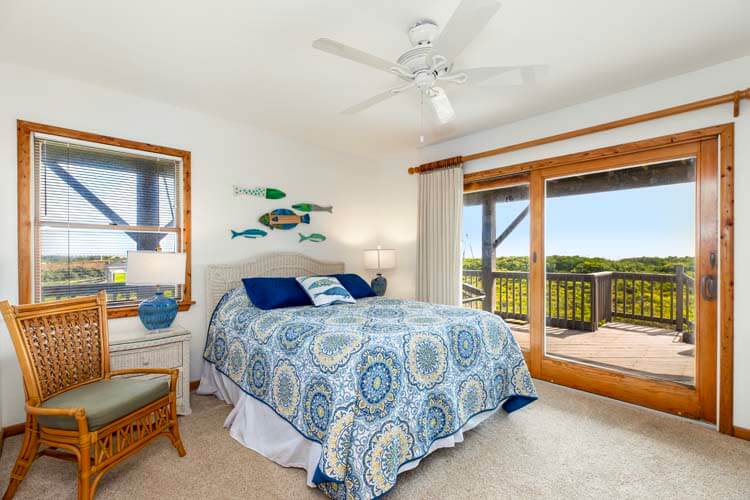 1st Floor Queen with Private Bath