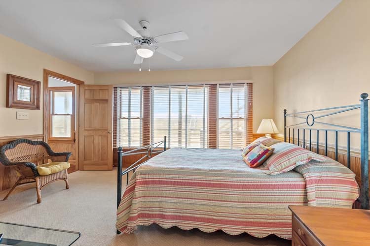 1st Floor King with Shared Bath
