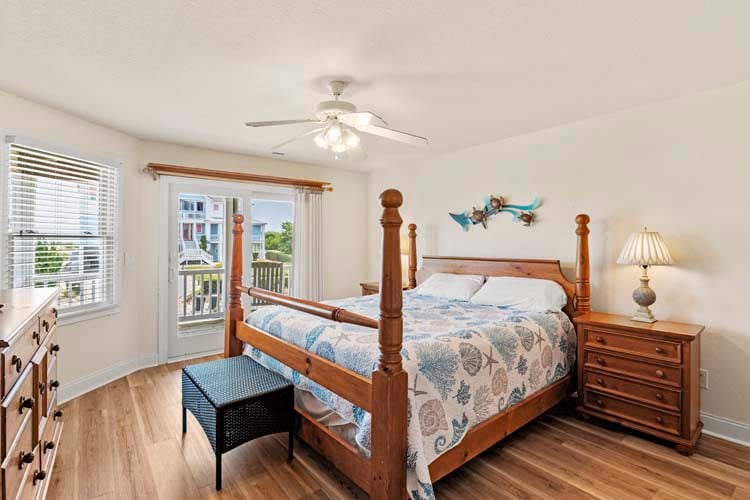 1st Floor King with Private Bath