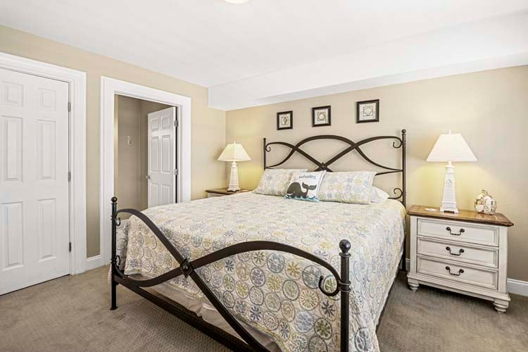 1st Floor King with Private Bath