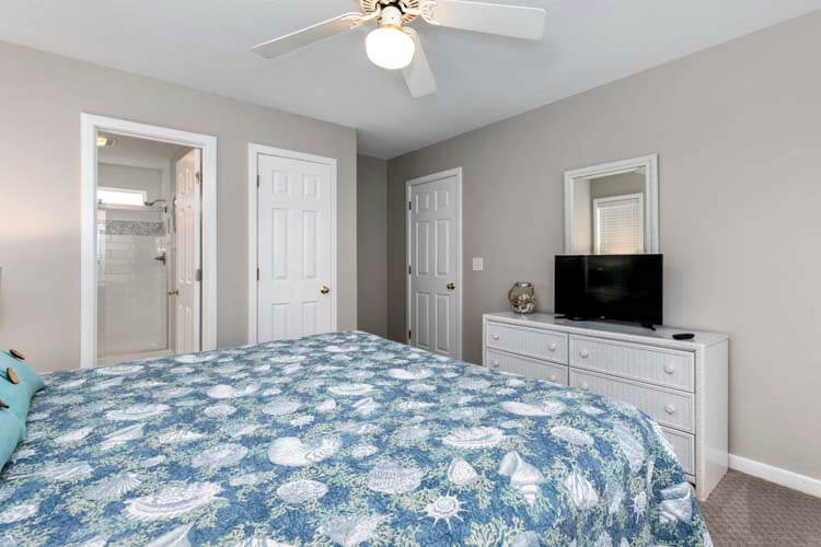 1st Floor King with Private Bath