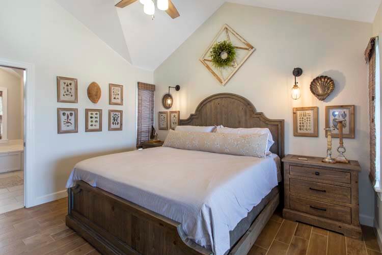 2nd Floor King with Private Bath