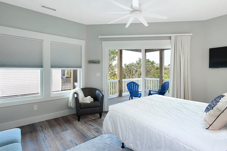 1st Floor King with Private Bath