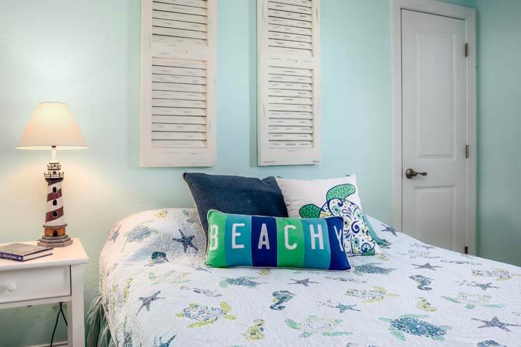 1st Floor Queen Bedroom