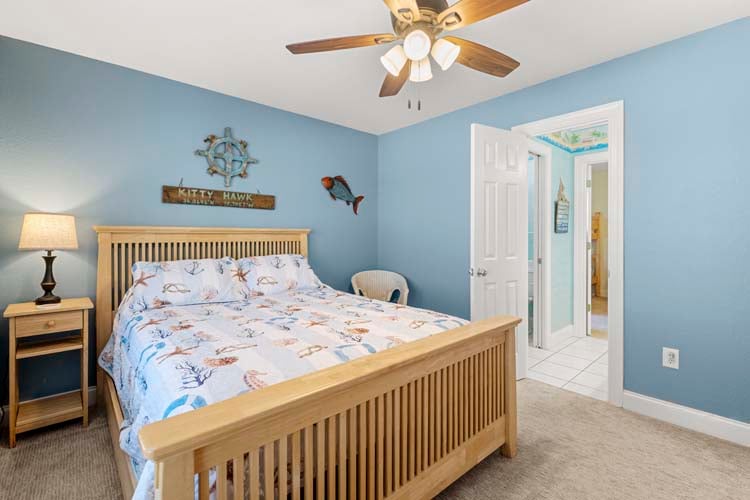 1st Floor Queen with Shared Bath