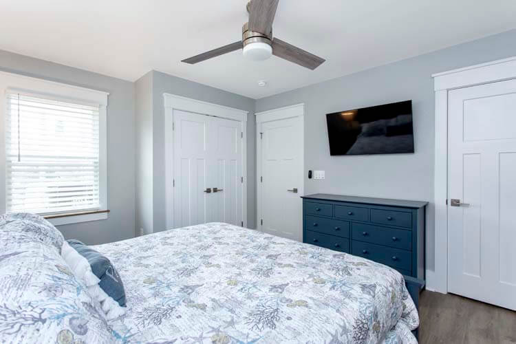 Ground Floor King with Shared Bath