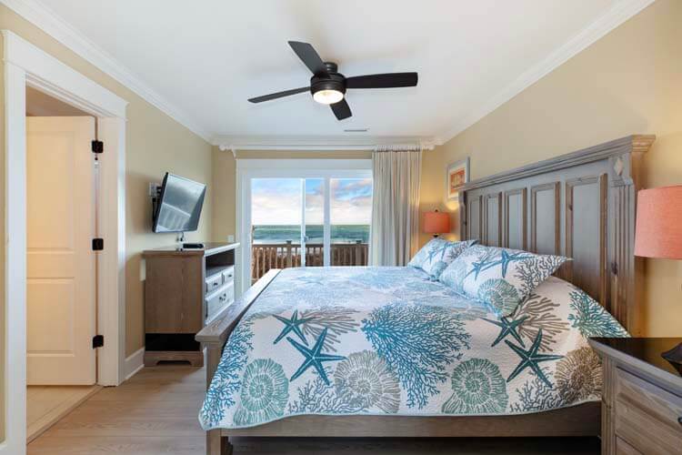 1st Floor King with Private Bath