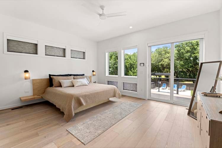 1st Floor King with Private Bath