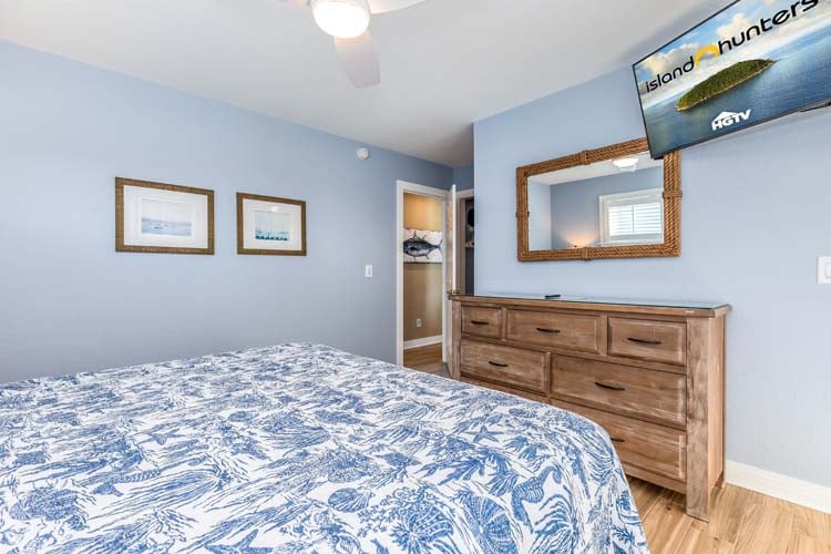 1st Floor King with Private Bath