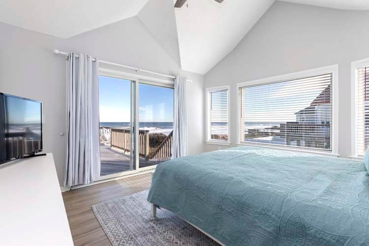 2nd Floor King with Private Bath