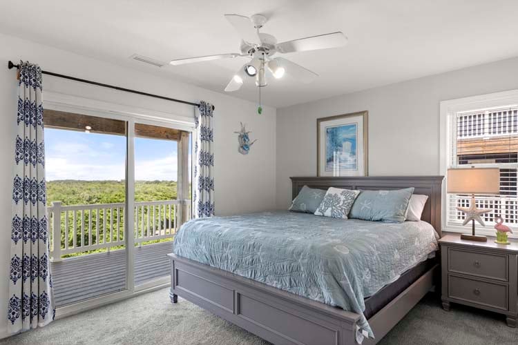 1st Floor King with Private Bath