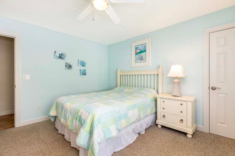 1st Floor Queen with Private Bath