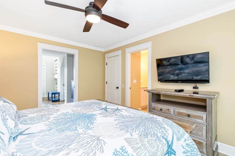 1st Floor King with Private Bath