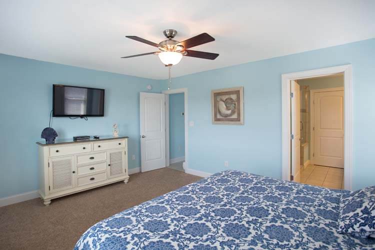 2nd Floor King with Private Bath