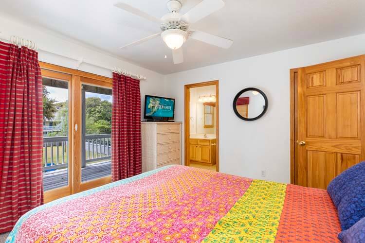 1st Floor Queen with Private Bath