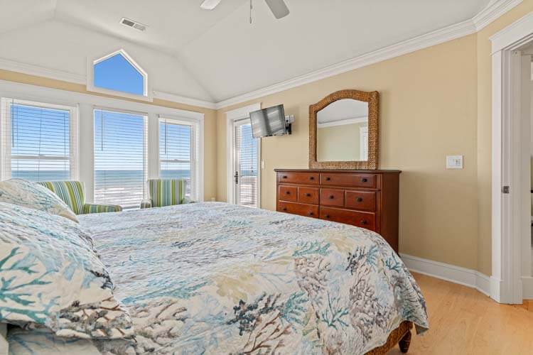 2nd Floor King with Private Bath