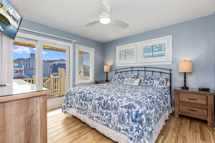 1st Floor King with Private Bath