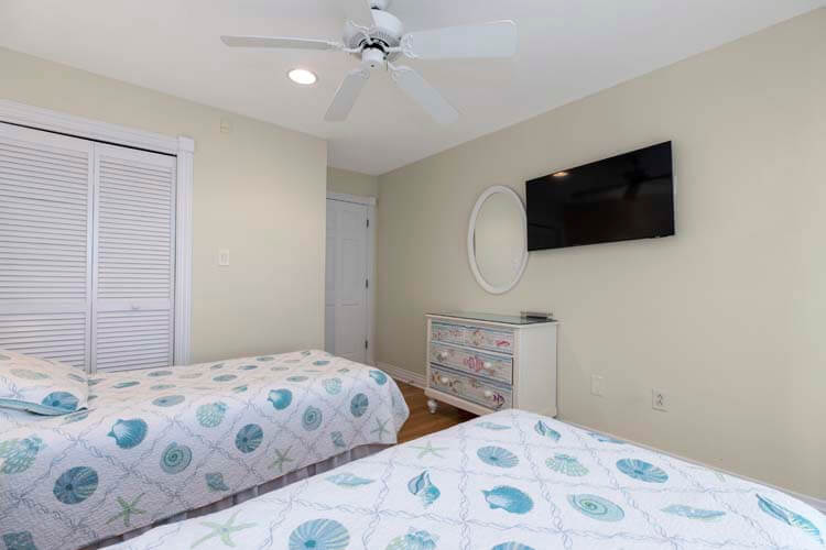 1st Floor Twins Bedroom