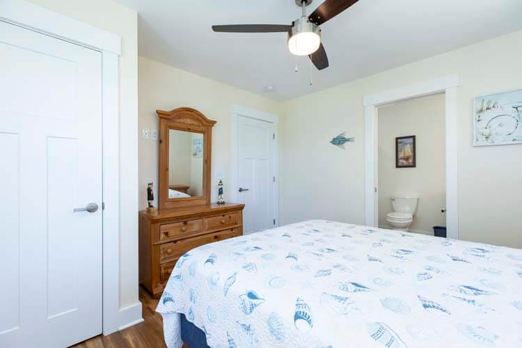 1st Floor Queen with Private Bath