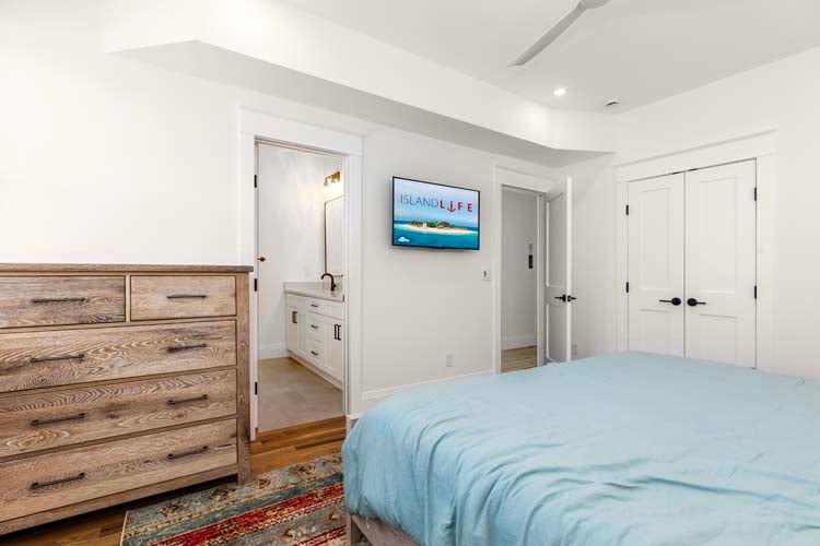 1st Floor King with Private Bath