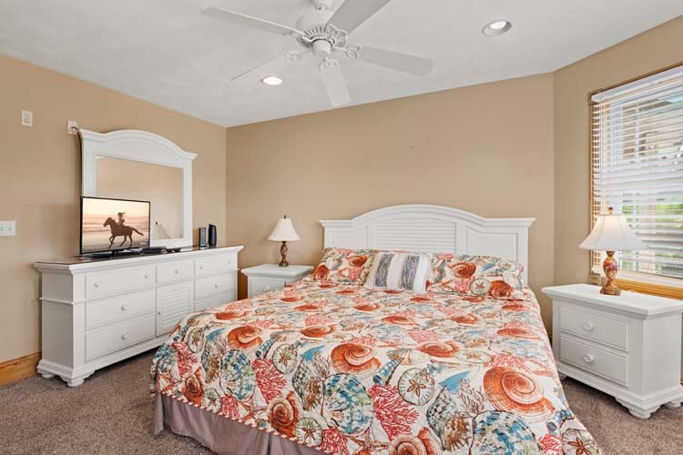 1st Floor King with Private Bath