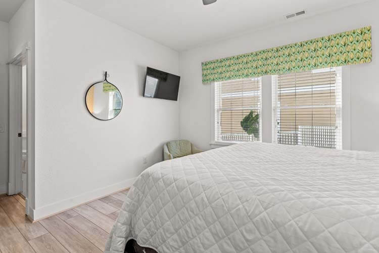 Ground Floor King with Private Bath