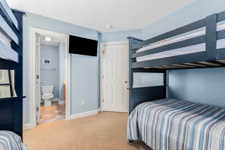 1st Floor Twin Bunks with Private Bath