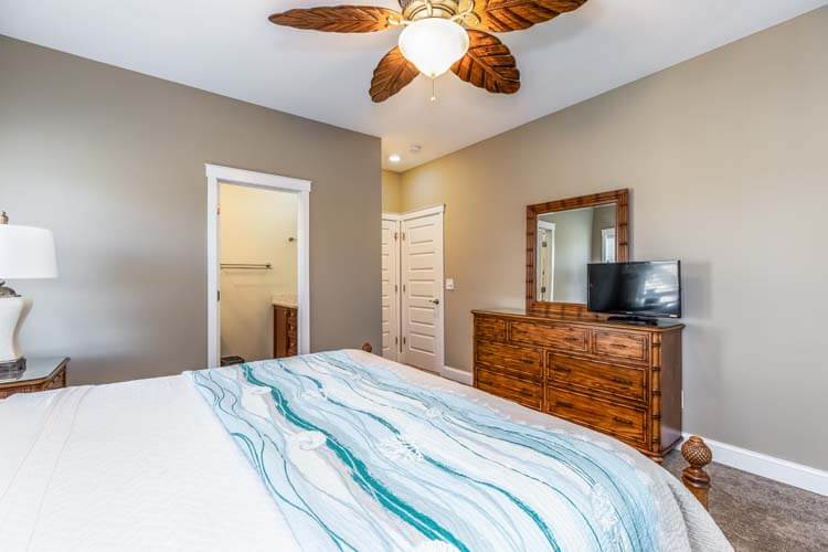 1st Floor King with Private Bath