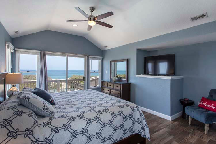 2nd Floor King with Private Bath