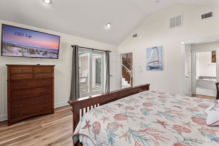 2nd Floor King with Private Bath