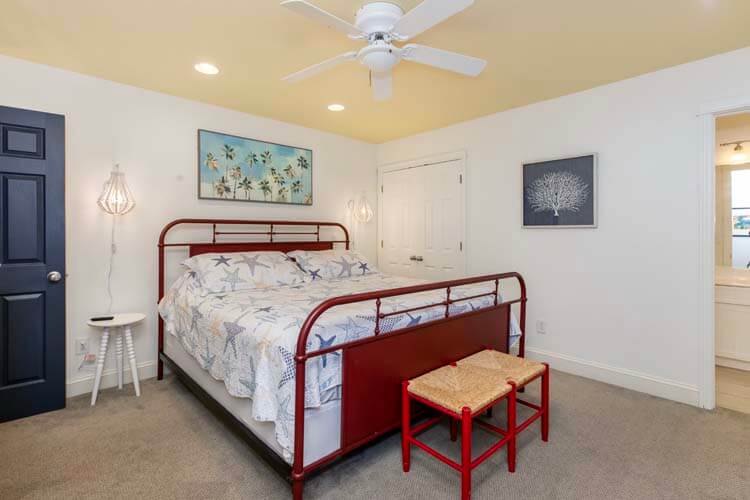 1st Floor King with Private Bath