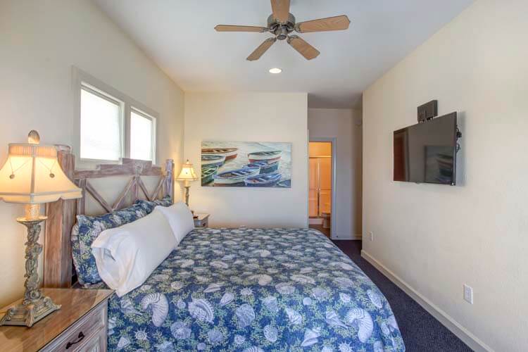 1st Floor King with Private Bath (4)