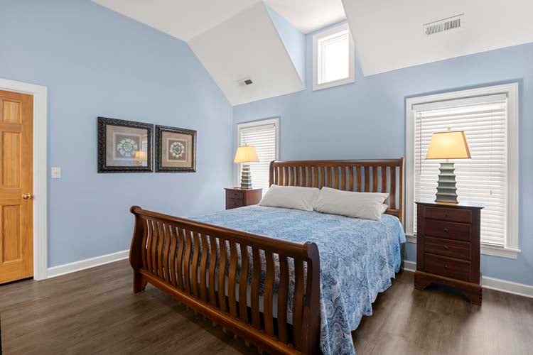 2nd Floor King with Private Bath