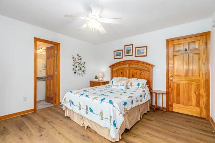 1st Floor Queen with Private Bath