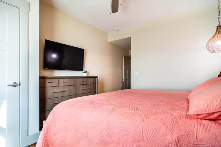 1st Floor King with Private Bath (4)