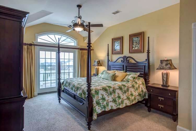 2nd Floor King with Private Bath