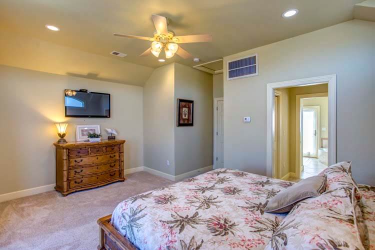 2nd Floor King with Private Bath