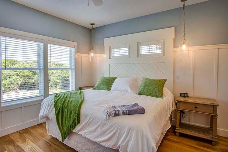 1st Floor King with Private Bath