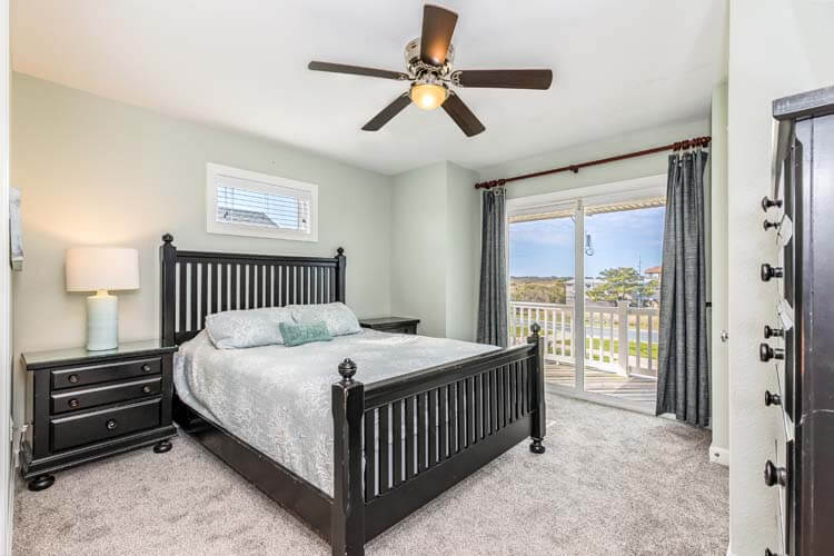 1st Floor Queen with Private Bath