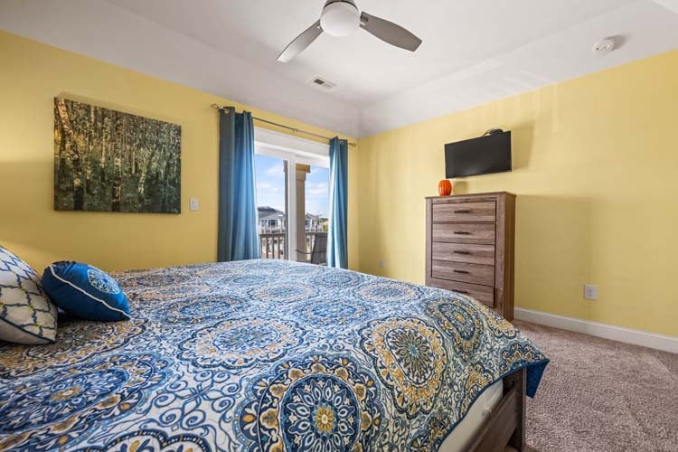 2nd Floor King with Private Bath