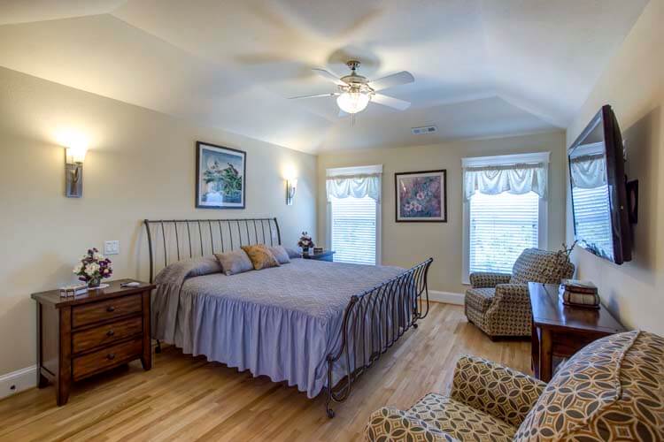 2nd Floor King with Private Bath