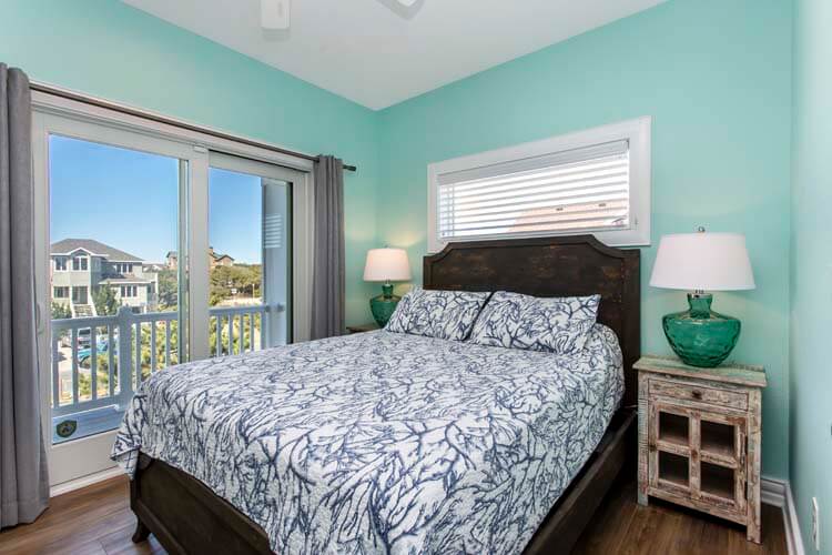 1st Floor Queen with Private Bath