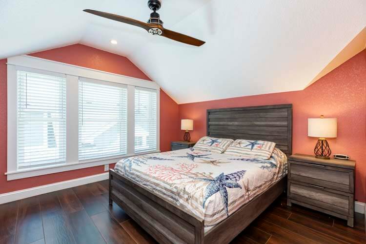 3rd (Top) Floor Queen with Private Bath (15)