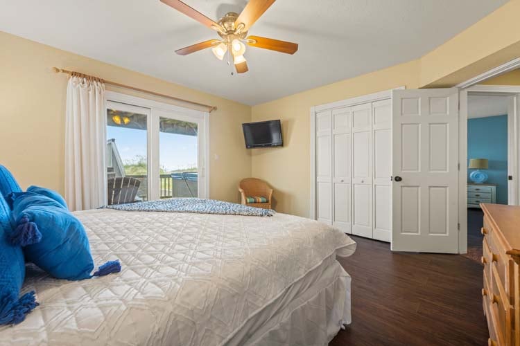 1st Floor King with Shared Bath